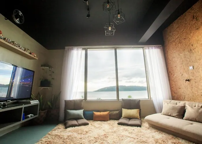 Homy Seafront Hostel